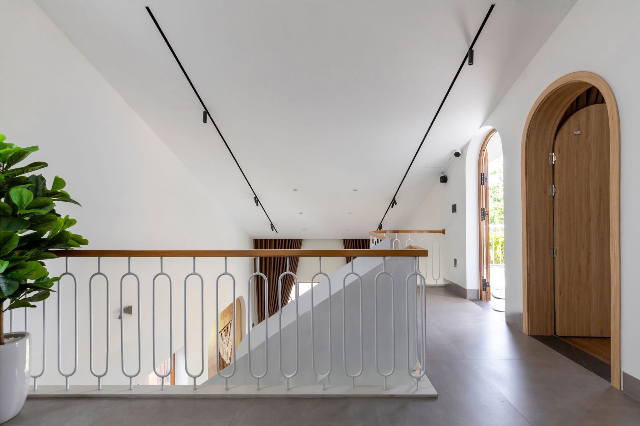 Nhà 2 tầng mái Nhật - 25